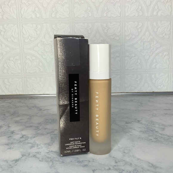 Fenty Beauty Other - < NWT Fenty Beauty Pro Filt’r Soft Matte Longwear Foundation >